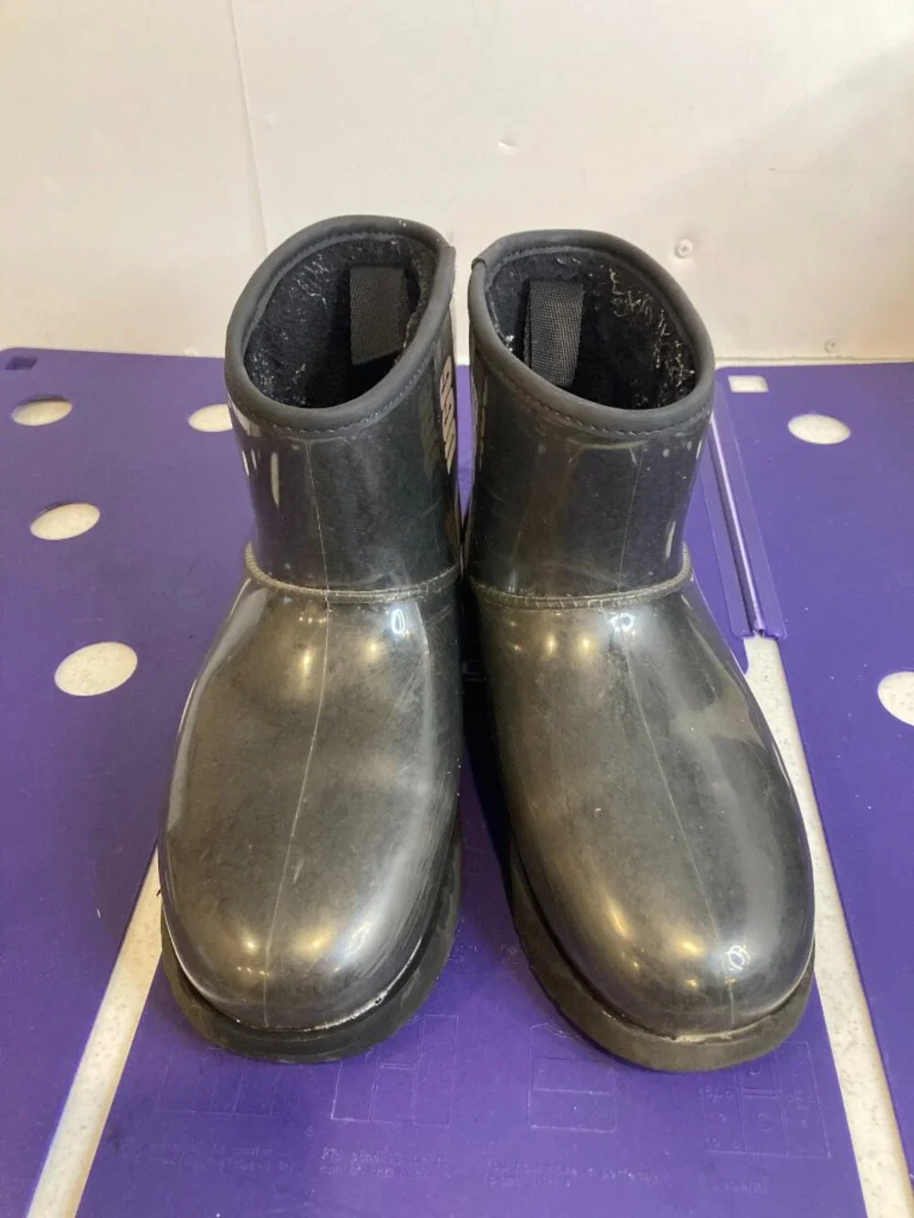 UGG CLASSIC CLEAR WATERPROOF ANKLE BOOT SIZE 8